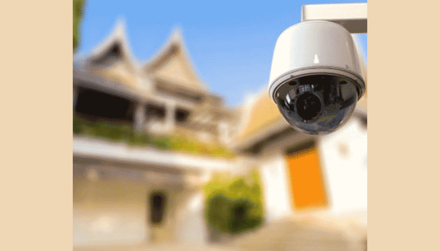 Aplikasi teknologi AI ada di kamera pengintai atau CCTV. Teknologi ini membuat CCTV mampu menjalankan sistem kontrolnya  